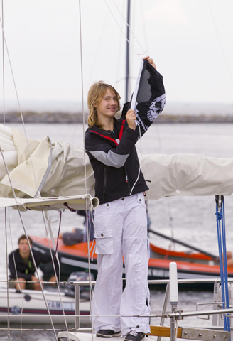 14-year-old Dutch sailor girl heads out to sea