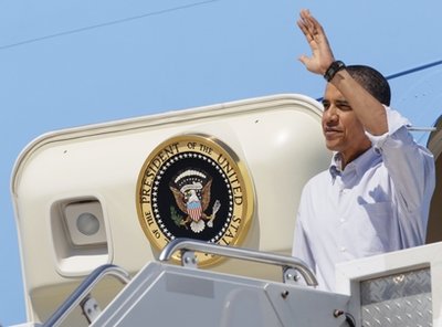 White House says Obama is Christian, prays daily