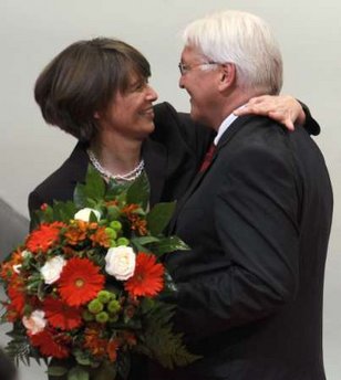 Former German FM to donate kidney to his wife
