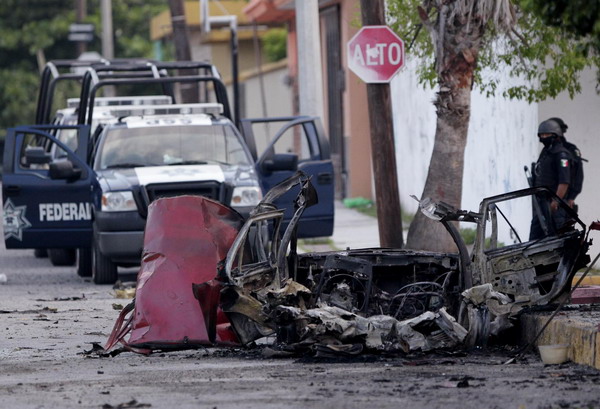 Violence targets police, media in Mexico massacre