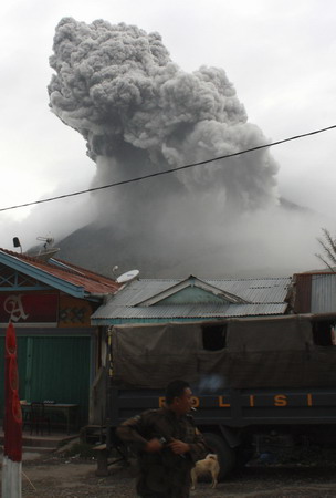 Indonesian volcano re-erupts; strongest one yet