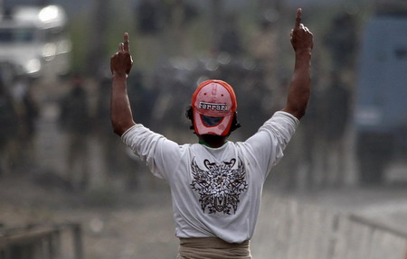 Police issue shoot-on-sight orders in Kashmir