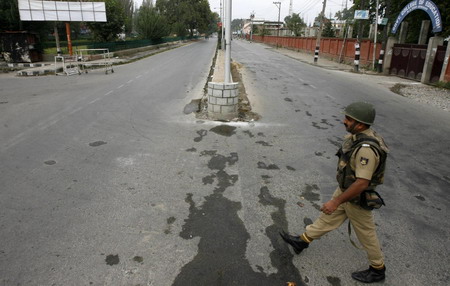 Police issue shoot-on-sight orders in Kashmir