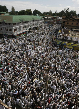 Police issue shoot-on-sight orders in Kashmir