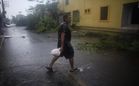 Karl kills 2 in Mexico, weakens to tropical storm