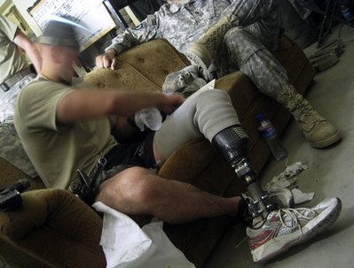 Wounded in Iraq, double-amputee returns to war