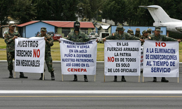 Protesting police throw Ecuador into chaos