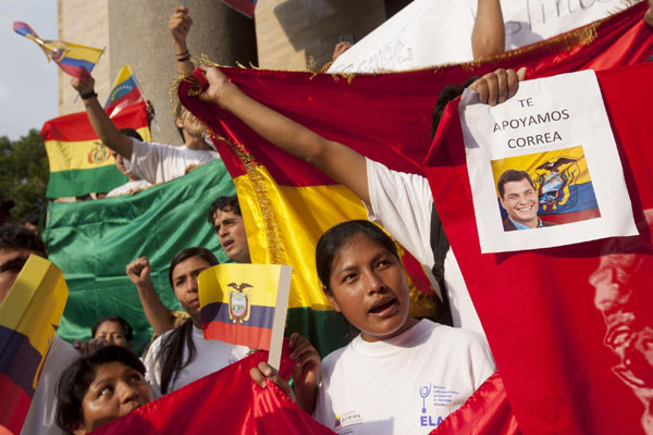 Protesting police throw Ecuador into chaos
