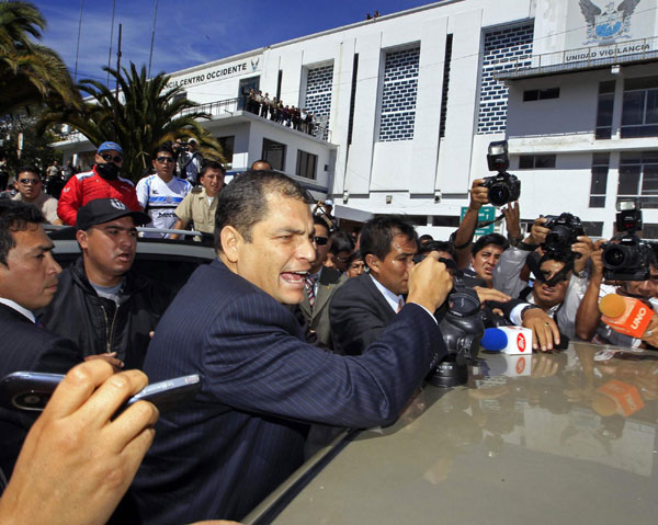 Protesting police throw Ecuador into chaos