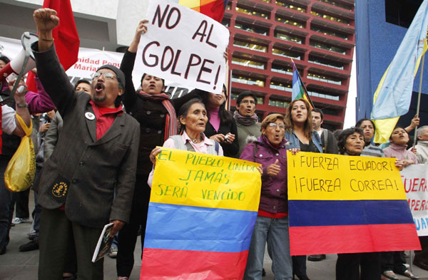 Protesting police throw Ecuador into chaos