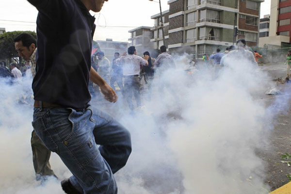 Protesting police throw Ecuador into chaos