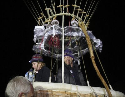 US balloonists plunged at 50 mph, likely dead