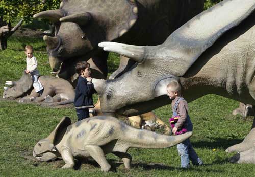 First dinosaurs walked on little cat feet