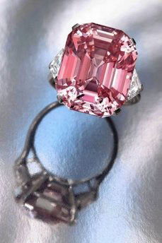 'Desirable' $38m pink diamond up for auction
