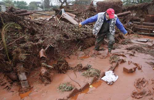 Hungary sludge flood called 'ecological disaster'