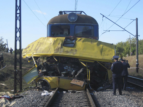 Ukraine train, bus collision kills about 41