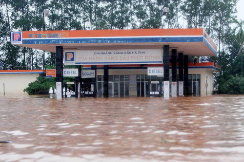 Heavy rains kill 21 in central Vietnam; 8 missing