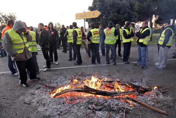 French protesters block Marseille airport