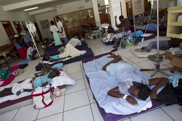 Patients crowd as cholera kills 259 in Haiti
