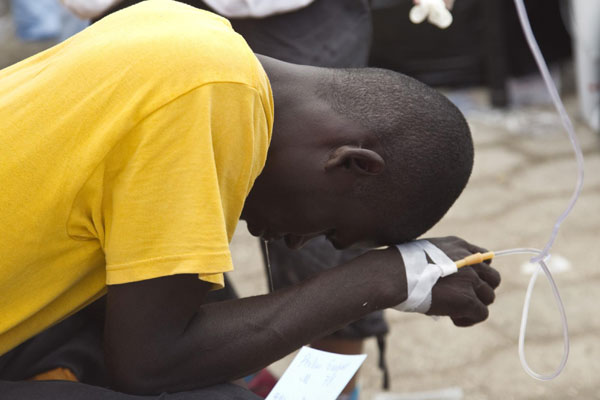 Patients crowd as cholera kills 259 in Haiti