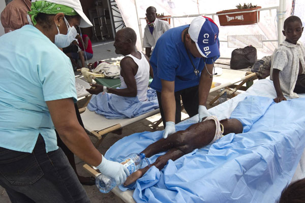 Patients crowd as cholera kills 259 in Haiti