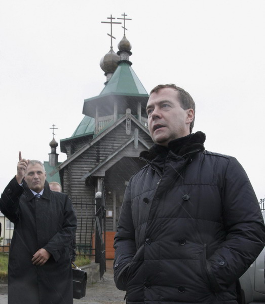 Medvedev visits Kuril Islands, vows to improve local living