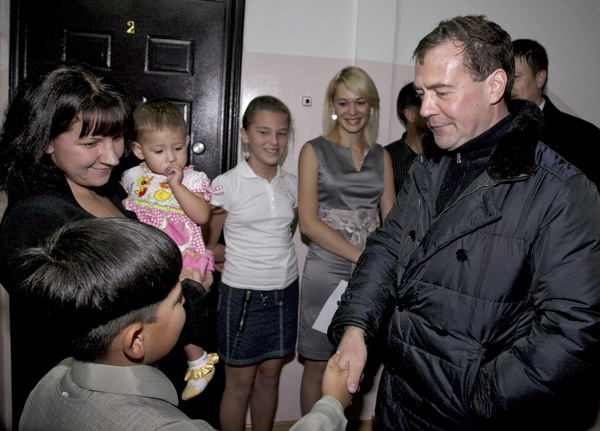 Medvedev visits Kuril Islands, vows to improve local living