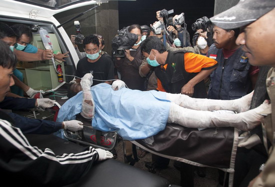 Indonesia volcano burns whole villages; 122 dead