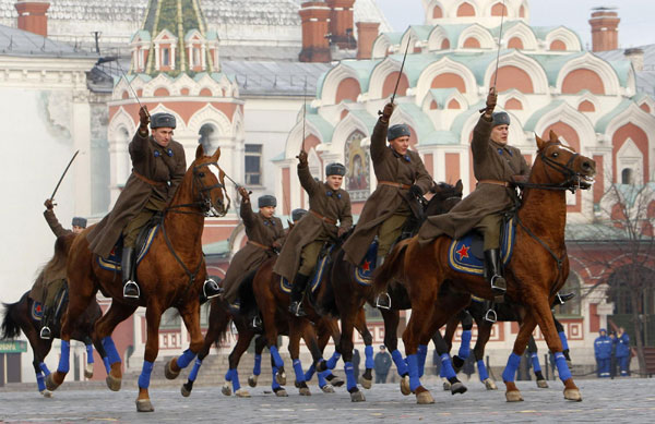 Moscow marks legendary 1941 Red Square parade
