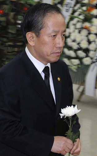 ROK defense minister resigns over exchange of fire with DPRK