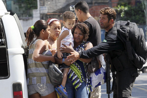 Brazilian Army joins Rio police in war against drug gangs