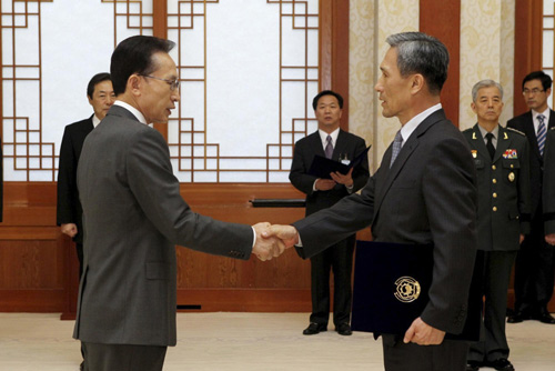 ROK formally appoints new defense minister