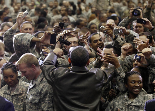 Obama pays surprise visit to US troops in Afghanistan