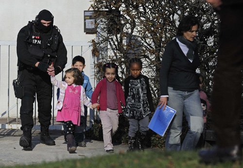 Children freed after hours of tension in French school