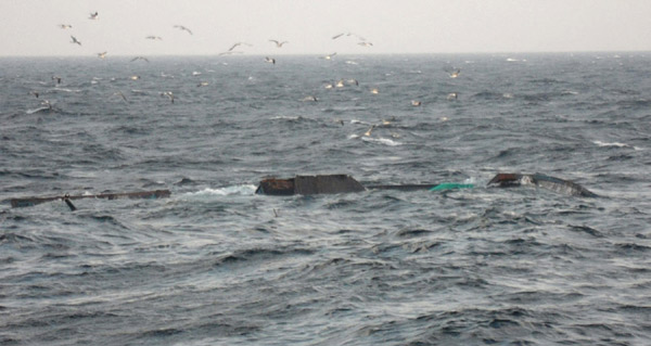 Boat sinks after hitting ROK ship