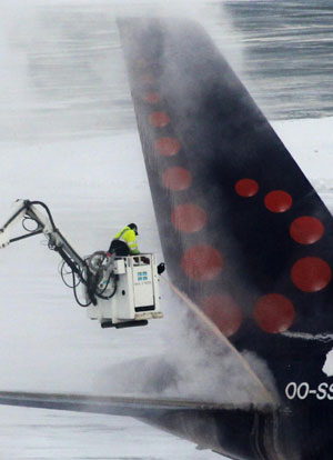 Heavy snow disrupts travel across N Europe
