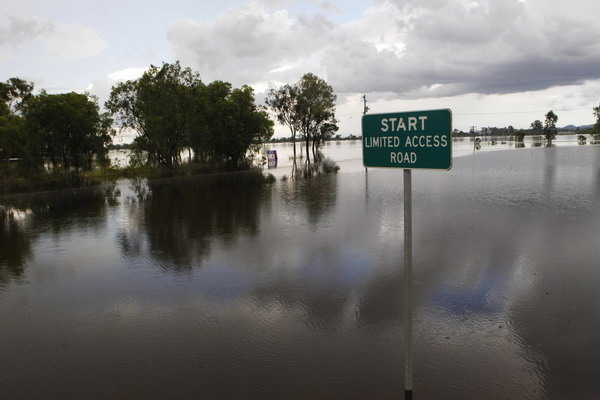 Crocodiles, snakes are danger in flooded Australia