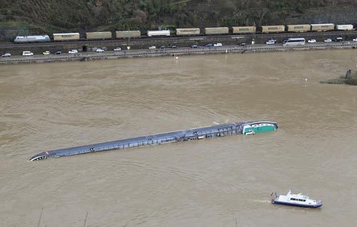 Ship capsizes with acid cargo, German Rhine shut