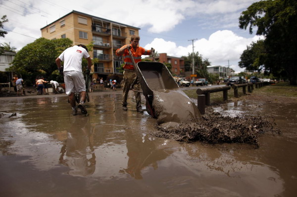 Australia floods recede to reveal extent of damage