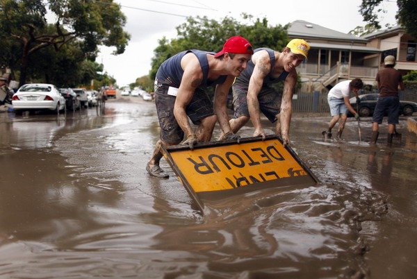 Australia floods recede to reveal extent of damage