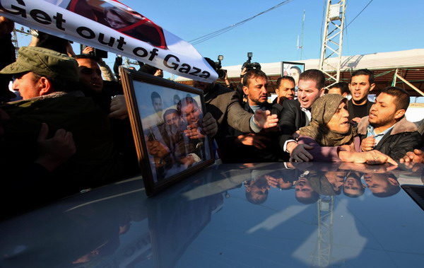 Angry Palestinians mob French minister in Gaza