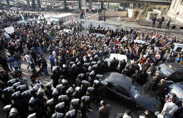 CAIRO - Egyptian police fired tear gas and rubber bullets and beat ...