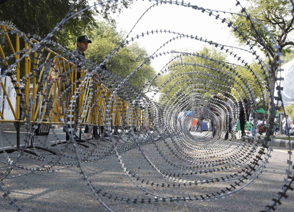 Thai 'yellow-shirts' continues rally