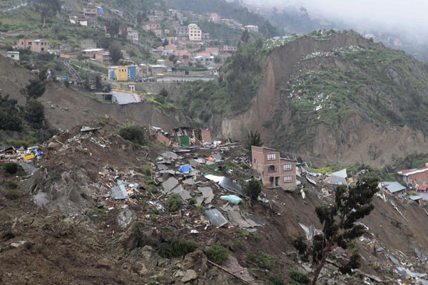 Hill collapse in Bolivian capital ruins 400 homes