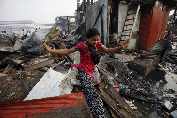 Mumbai slum fire destroys home of Slumdog actor