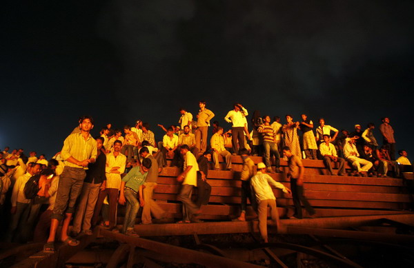 Mumbai slum fire destroys home of Slumdog actor