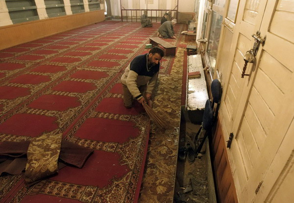 Blast kills religious leader in Indian Kashmir