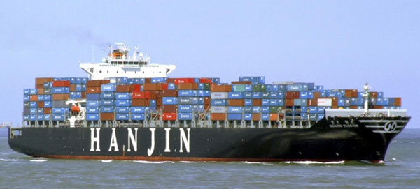 SKorean commandos storm ship after pirate attack