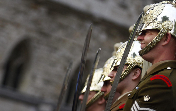 Troops hold dawn rehearsal for royal wedding role