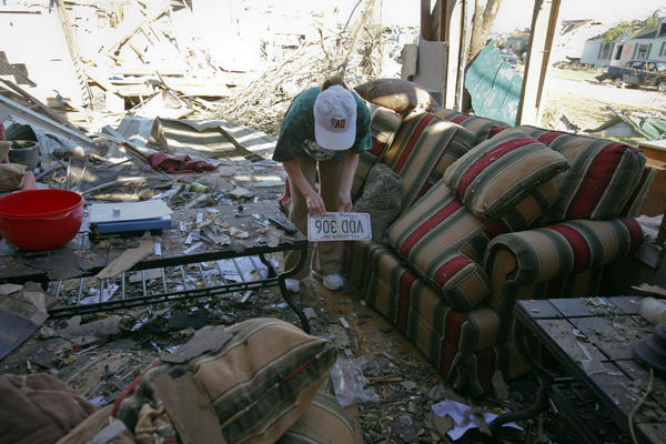 Tornadoes devastate South US, killing at least 281